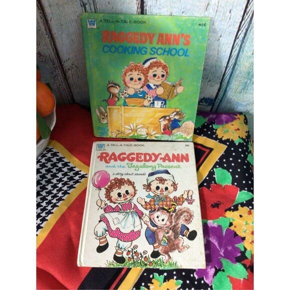 Vintage Bundle of 2 Raggedy Ann Story Books 1974/1971 🐇 - Picture 8 of 11